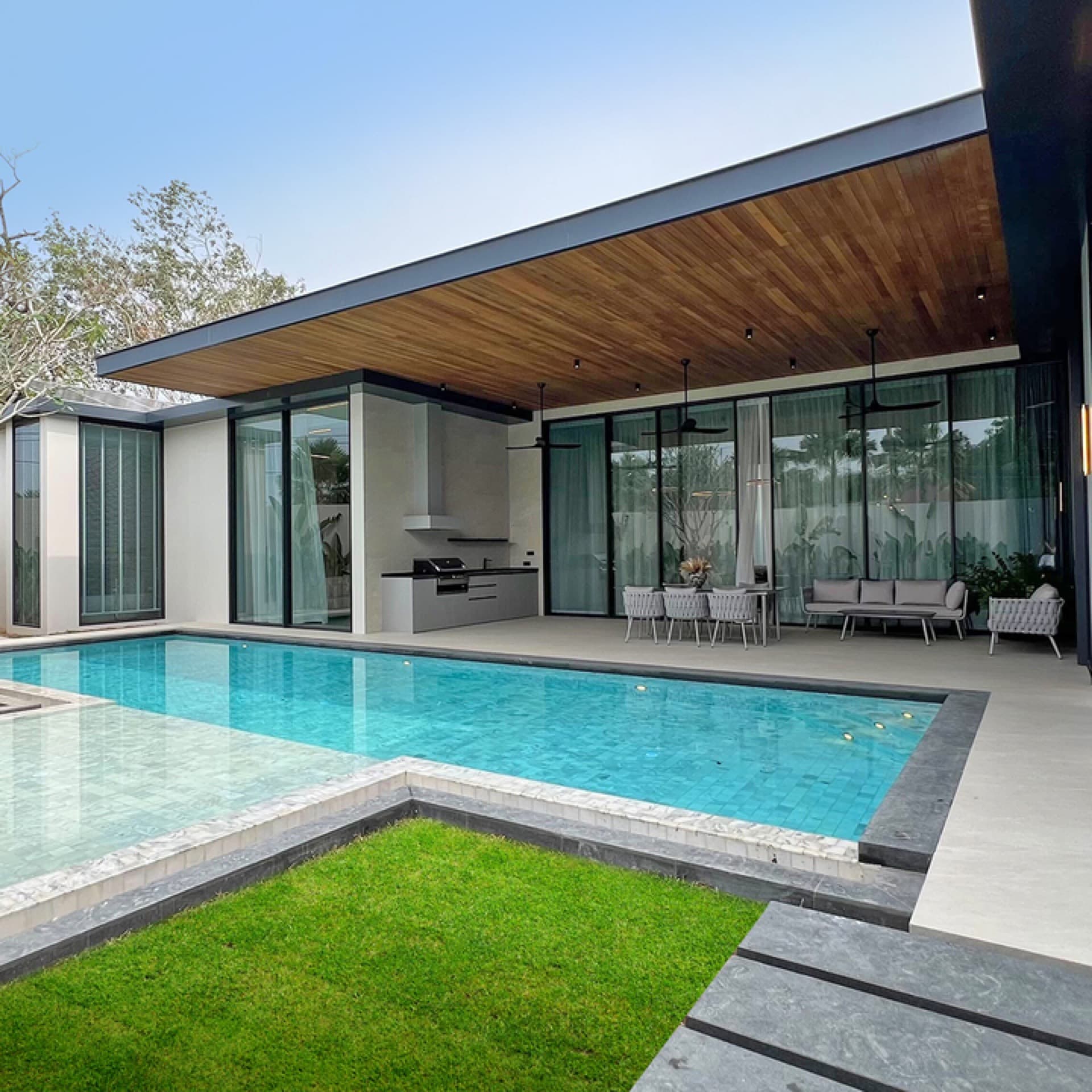 SUNTI VILLAS slide 4