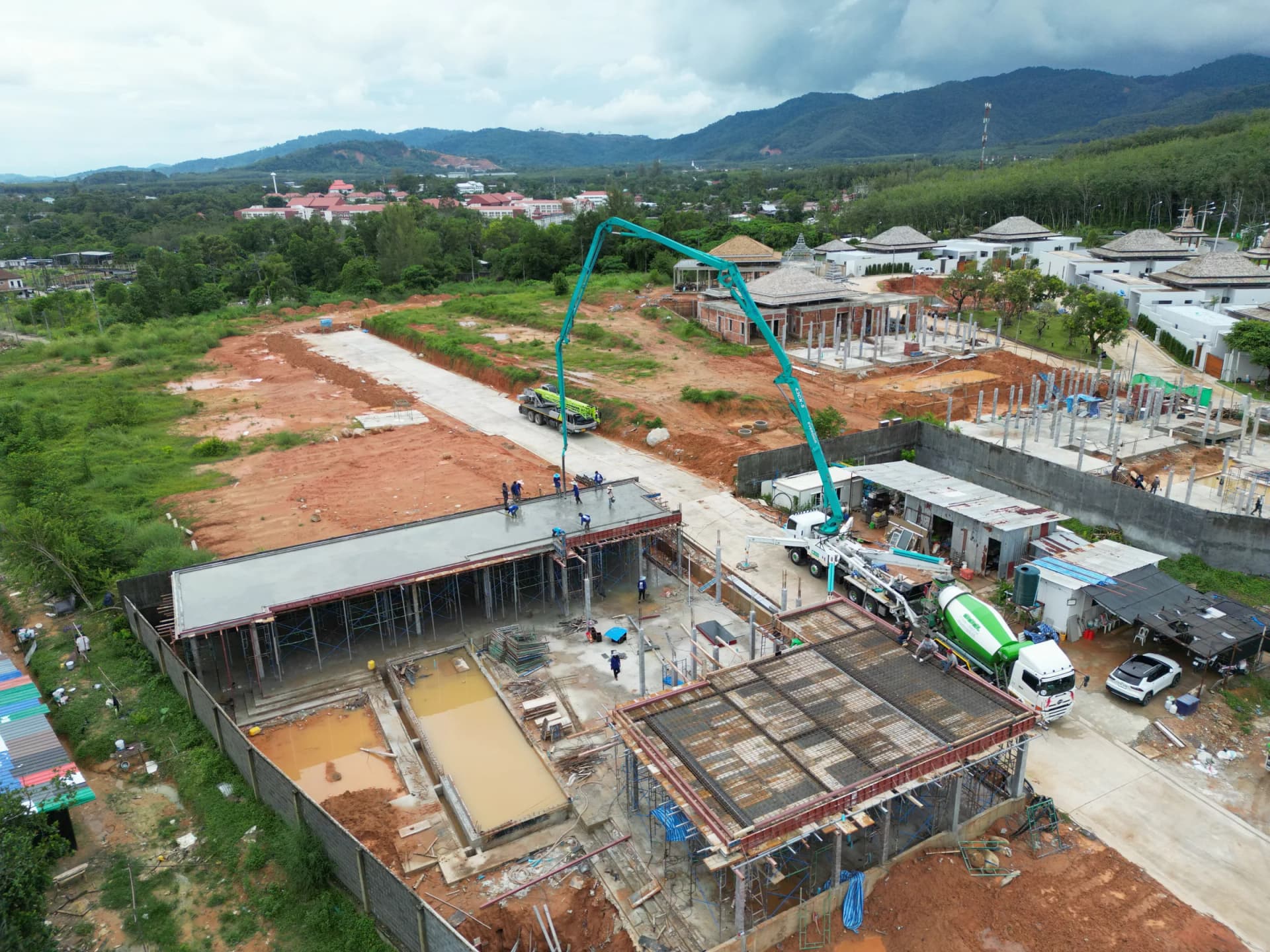 24 Oct 2025: a concrete pump pours the slab of a villa structure